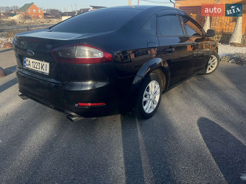 Седан Ford Mondeo 2012 в Шполе