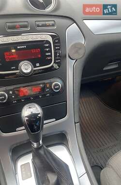 Седан Ford Mondeo 2011 в 