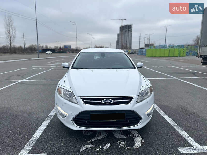 Седан Ford Mondeo 2012 в 
