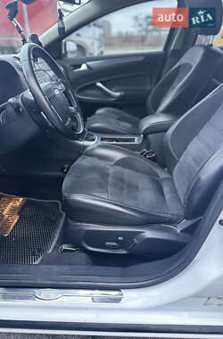 Седан Ford Mondeo 2012 в 