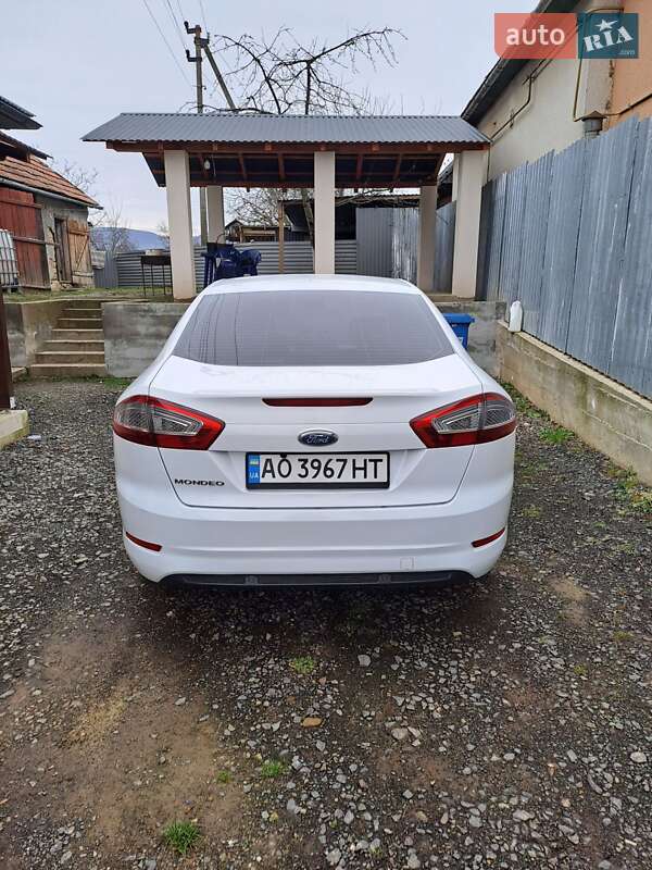 Седан Ford Mondeo 2012 в Мукачево