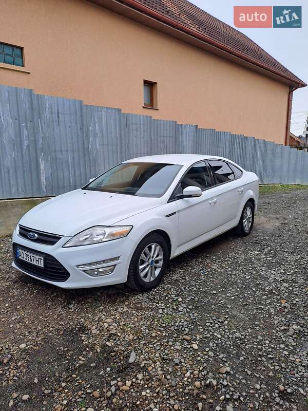 Седан Ford Mondeo 2012 в Мукачево