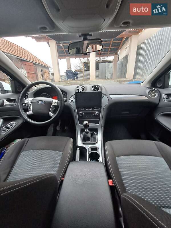Седан Ford Mondeo 2012 в Мукачево