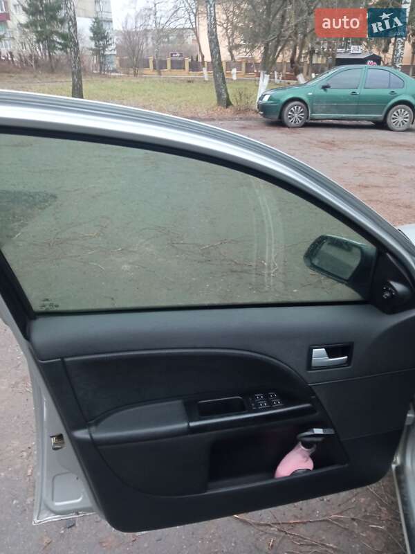 Седан Ford Mondeo 2002 в Кременце