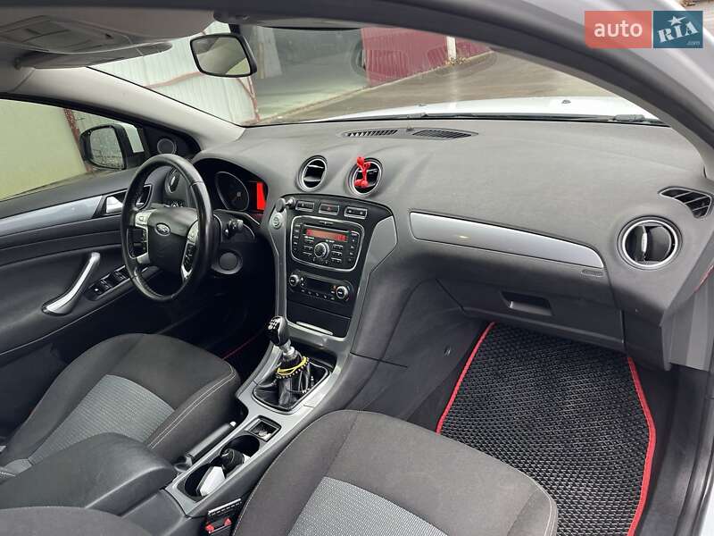 Седан Ford Mondeo 2012 в Новояворовске