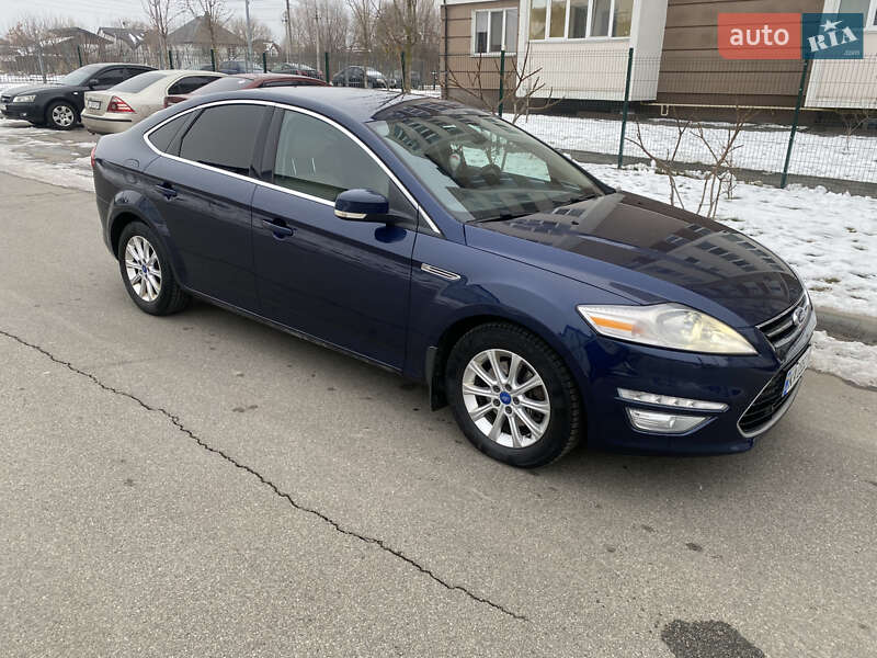 Лифтбек Ford Mondeo 2011 в Гатном