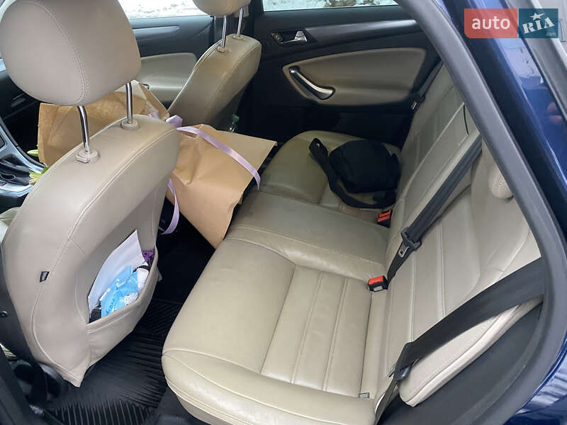 Лифтбек Ford Mondeo 2011 в Гатном