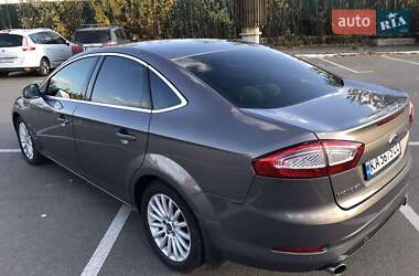 Седан Ford Mondeo 2012 в 