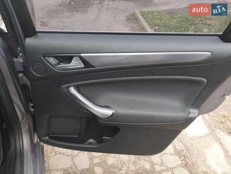 Лифтбек Ford Mondeo 2012 в Кривом Роге