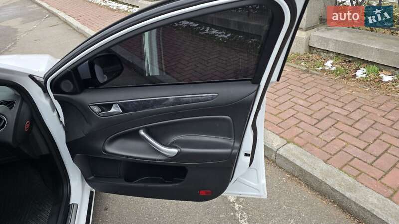 Седан Ford Mondeo 2012 в Умани