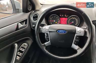 Седан Ford Mondeo 2012 в 