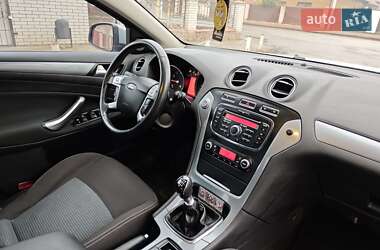Седан Ford Mondeo 2012 в 