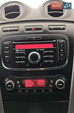 Седан Ford Mondeo 2012 в 