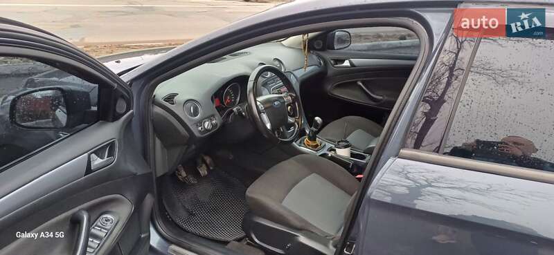 Седан Ford Mondeo 2011 в Коростене