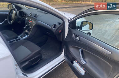 Лифтбек Ford Mondeo 2013 в 
