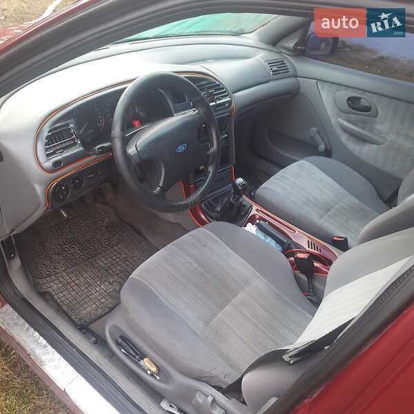 Седан Ford Mondeo 1993 в Бродах