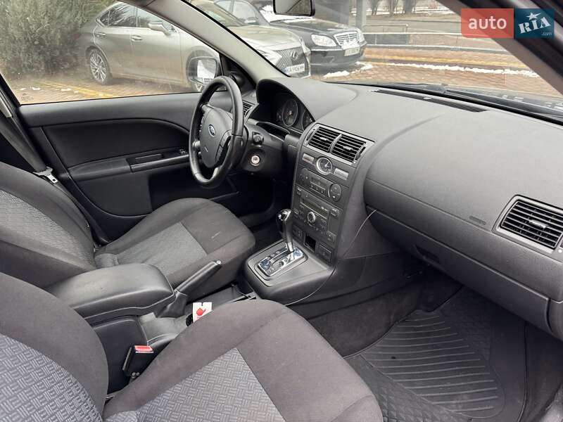 Седан Ford Mondeo 2005 в Киеве