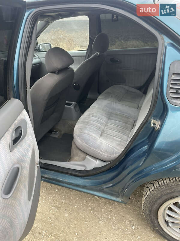 Седан Ford Mondeo 1993 в Городке