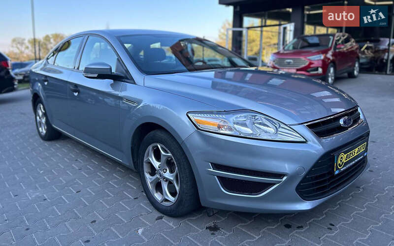 Седан Ford Mondeo 2012 в 