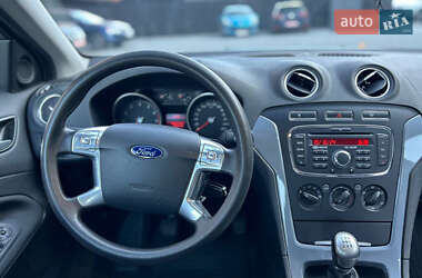 Седан Ford Mondeo 2012 в 