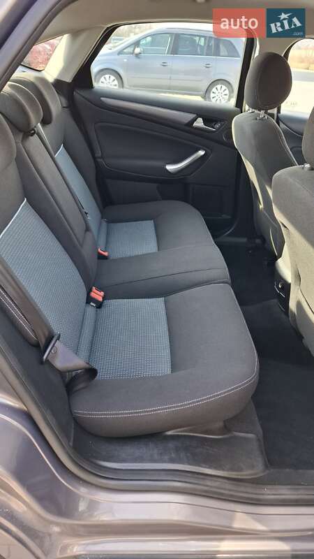 Седан Ford Mondeo 2012 в Львове