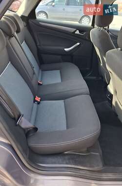 Седан Ford Mondeo 2012 в 