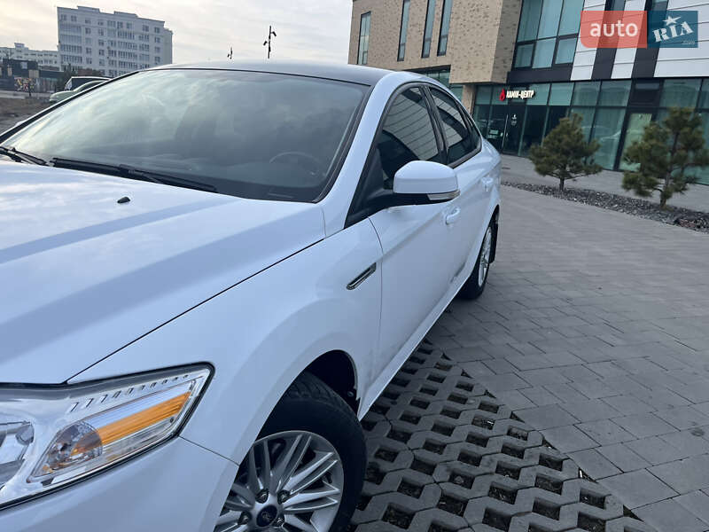 Седан Ford Mondeo 2012 в Хмельницком