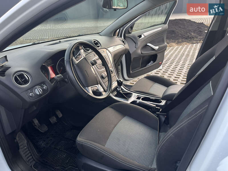 Седан Ford Mondeo 2012 в Хмельницком