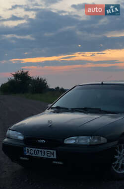 Седан Ford Mondeo 1993 в Владимире