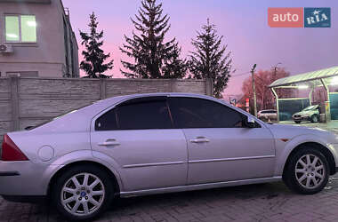 Лифтбек Ford Mondeo 2000 в 