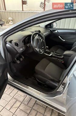 Седан Ford Mondeo 2012 в 