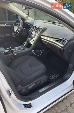 Лифтбек Ford Mondeo 2016 в 