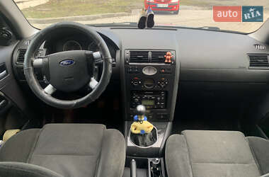 Лифтбек Ford Mondeo 2002 в 