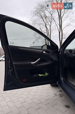 Седан Ford Mondeo 2012 в 