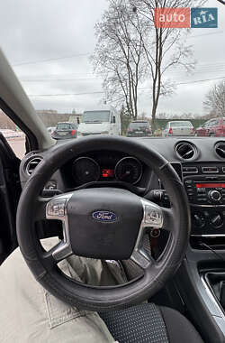 Седан Ford Mondeo 2012 в 