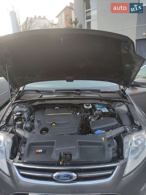 Седан Ford Mondeo 2012 в Львове