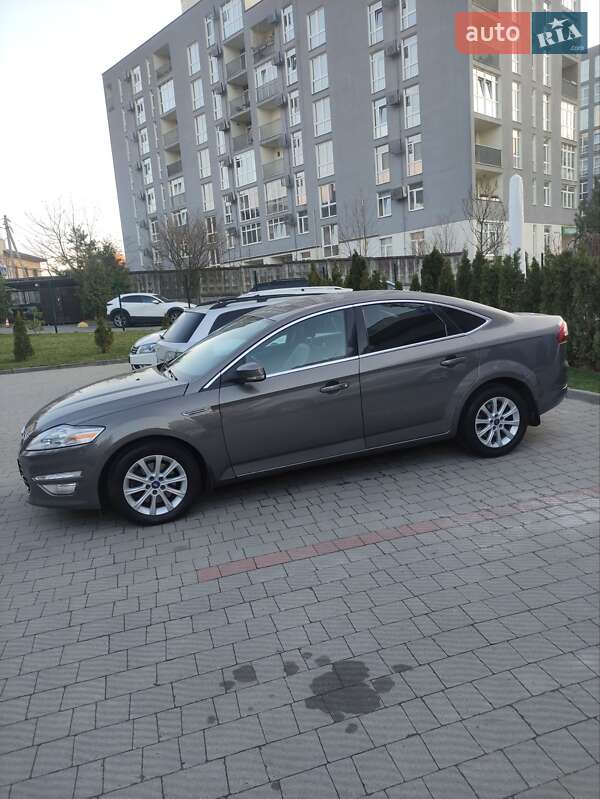 Седан Ford Mondeo 2012 в Львове