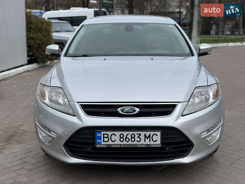 Седан Ford Mondeo 2013 в 