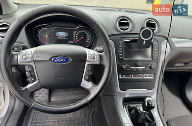 Седан Ford Mondeo 2013 в 