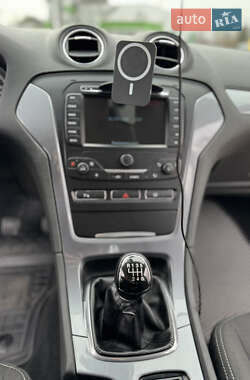 Седан Ford Mondeo 2013 в 