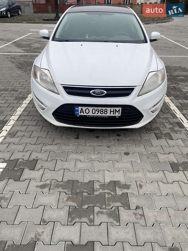 Седан Ford Mondeo 2012 в 