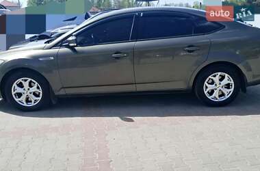 Седан Ford Mondeo 2014 в 