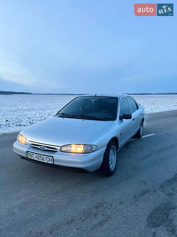 Лифтбек Ford Mondeo 1994 в Буске