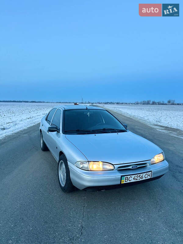 Лифтбек Ford Mondeo 1994 в Буске