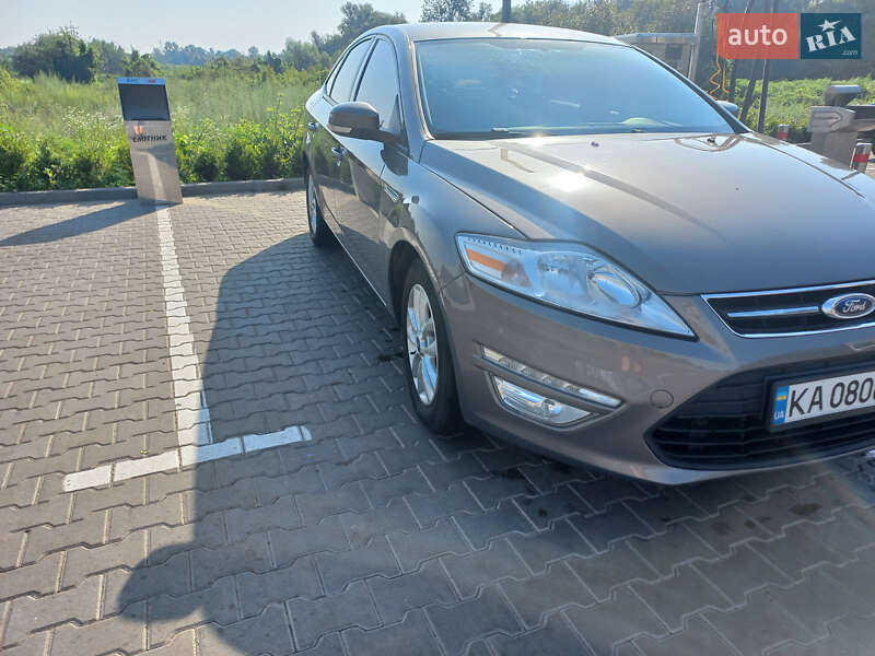 Седан Ford Mondeo 2012 в 