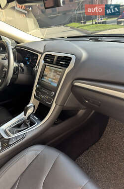 Седан Ford Mondeo 2015 в 