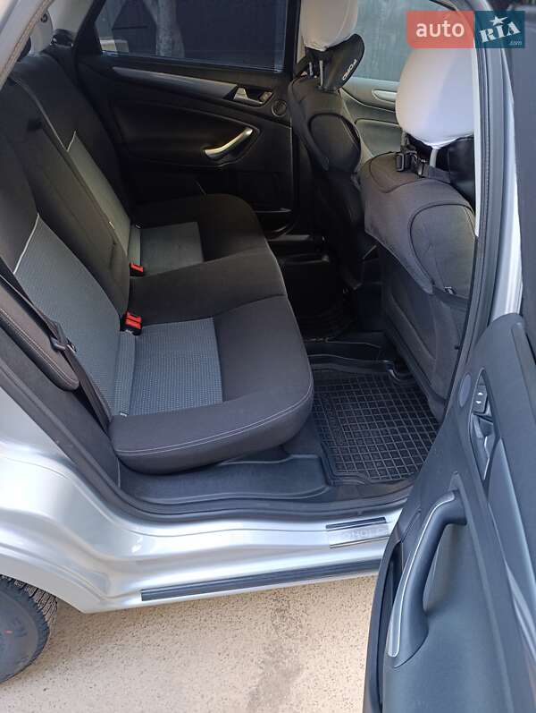 Универсал Ford Mondeo 2011 в Шумске