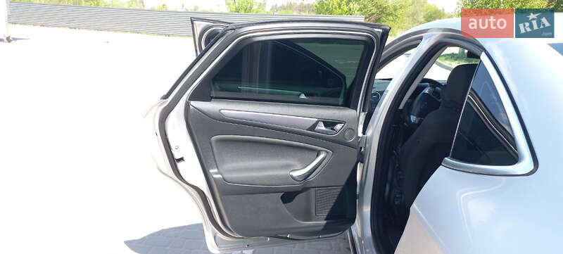 Седан Ford Mondeo 2012 в Ирпене