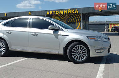 Седан Ford Mondeo 2012 в 