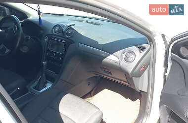 Седан Ford Mondeo 2012 в 